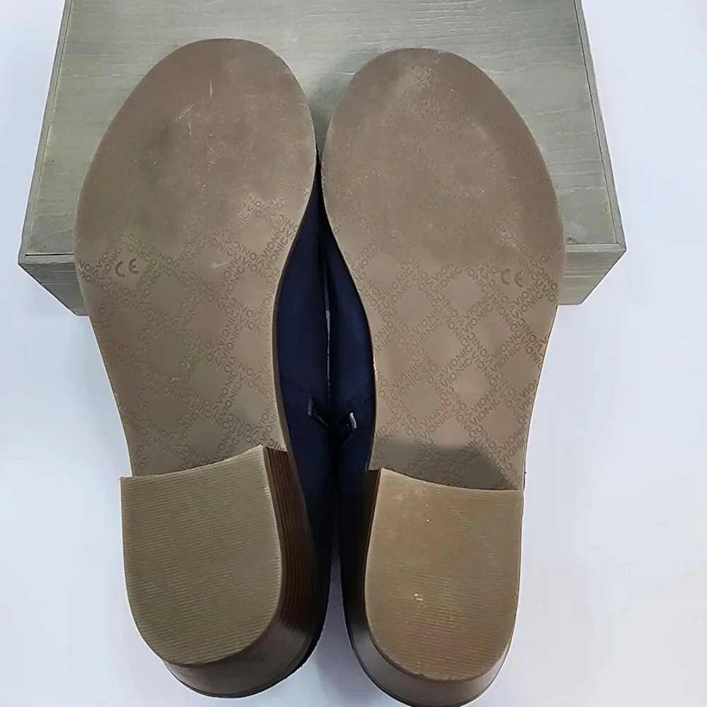 Vionic Vera Water Resistant Suede Bootie Navy Women's 11‎